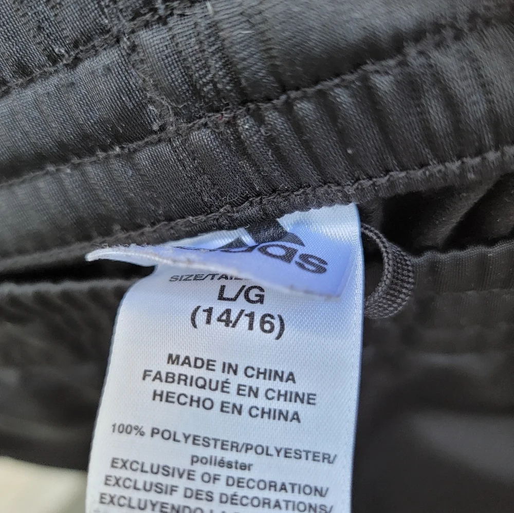 Adidas boy's jogger size L/G  14-16 color black and white